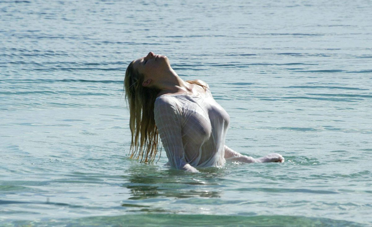 Abi Titmuss 01