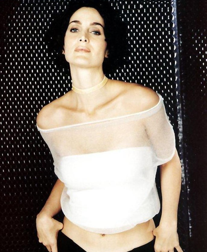 Carrie-Anne Moss 08