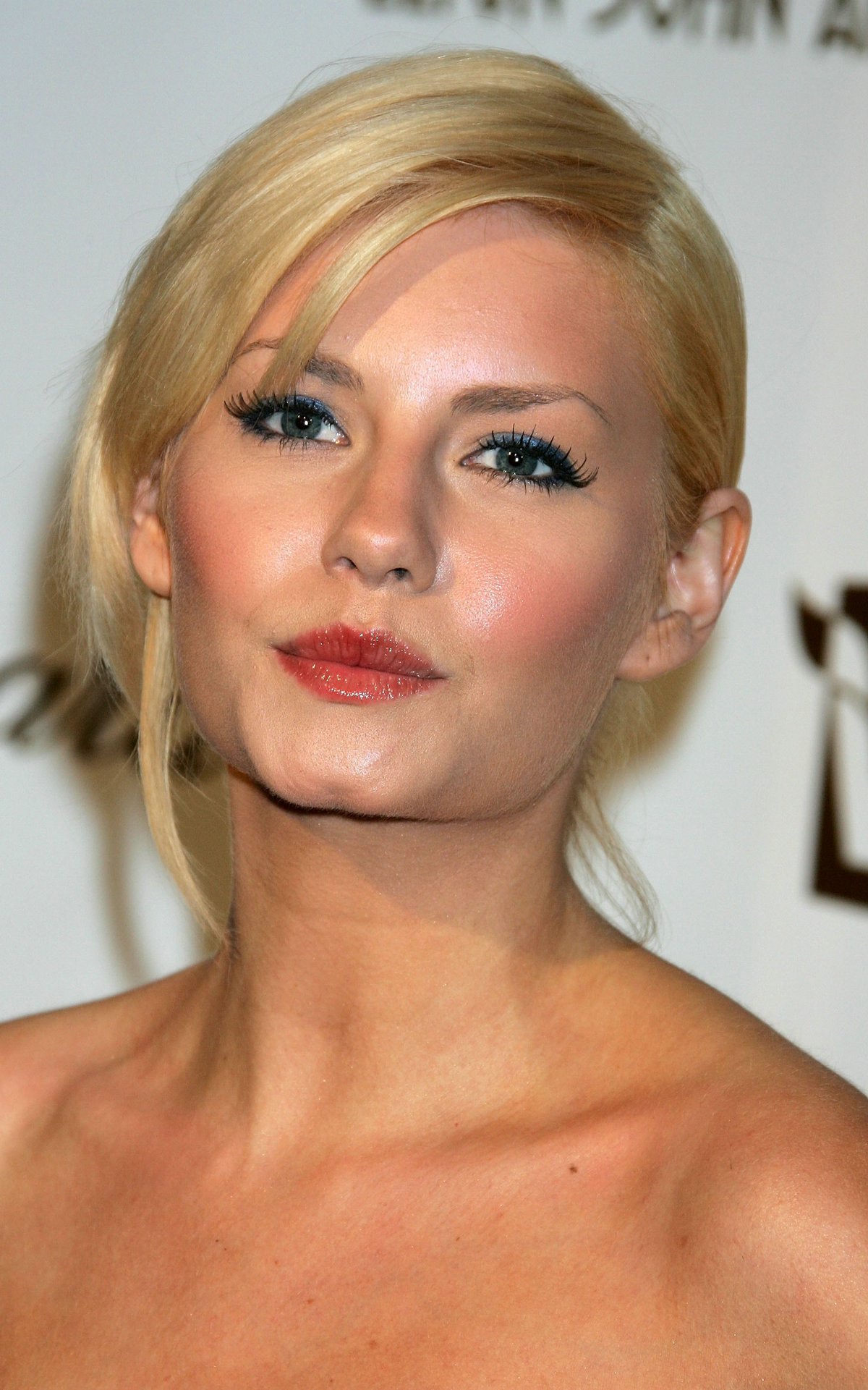 Elisha Cuthbert 07