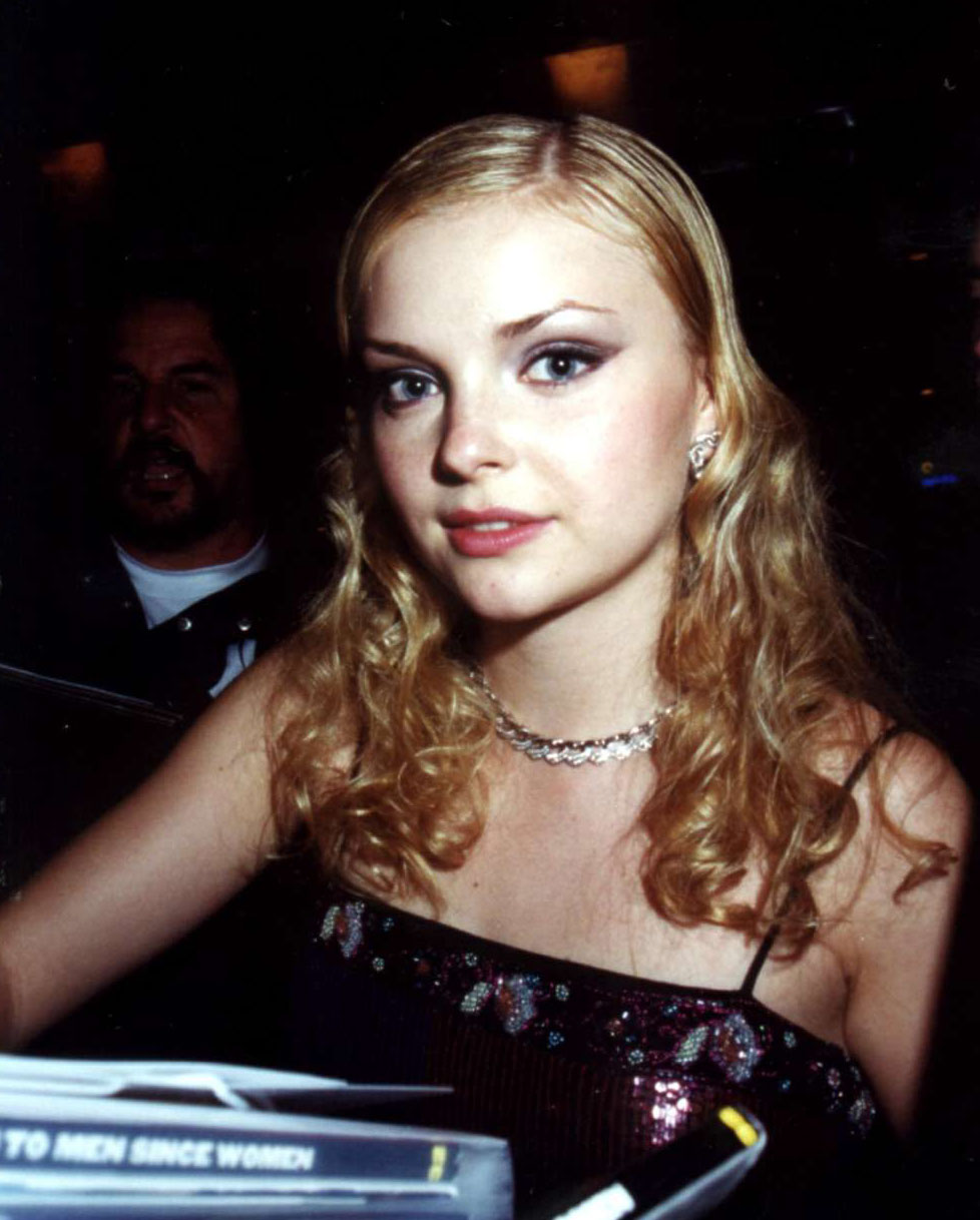 Izabella Miko 02