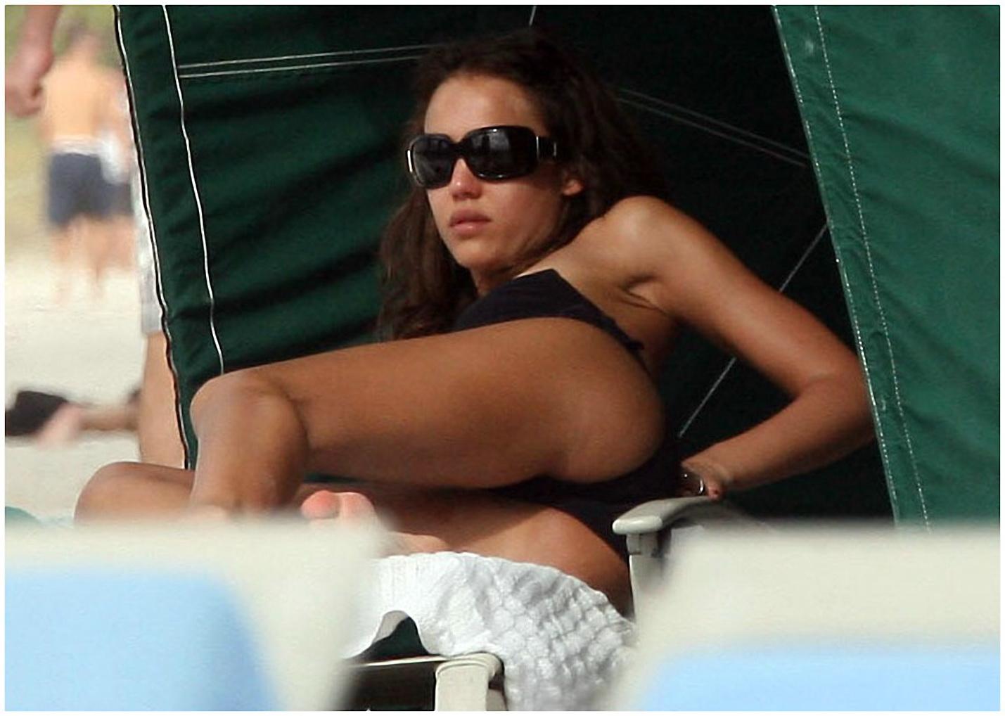 Jessica Alba Upskirt Showing The Panties