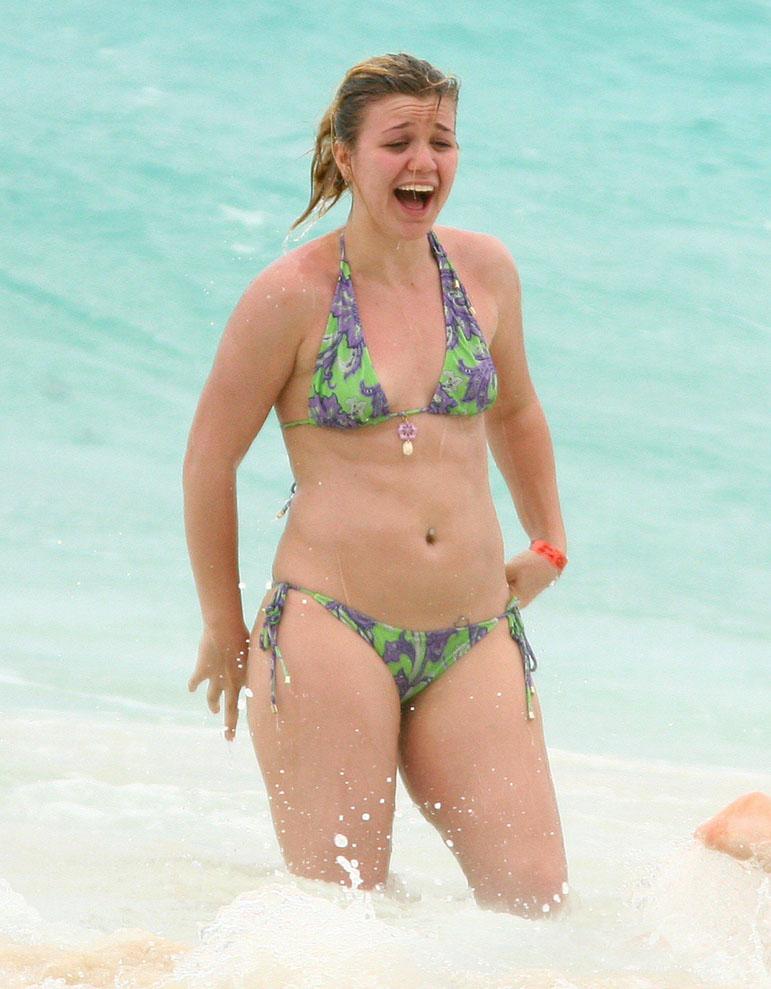 Kelly Clarkson - More Free Pictures.