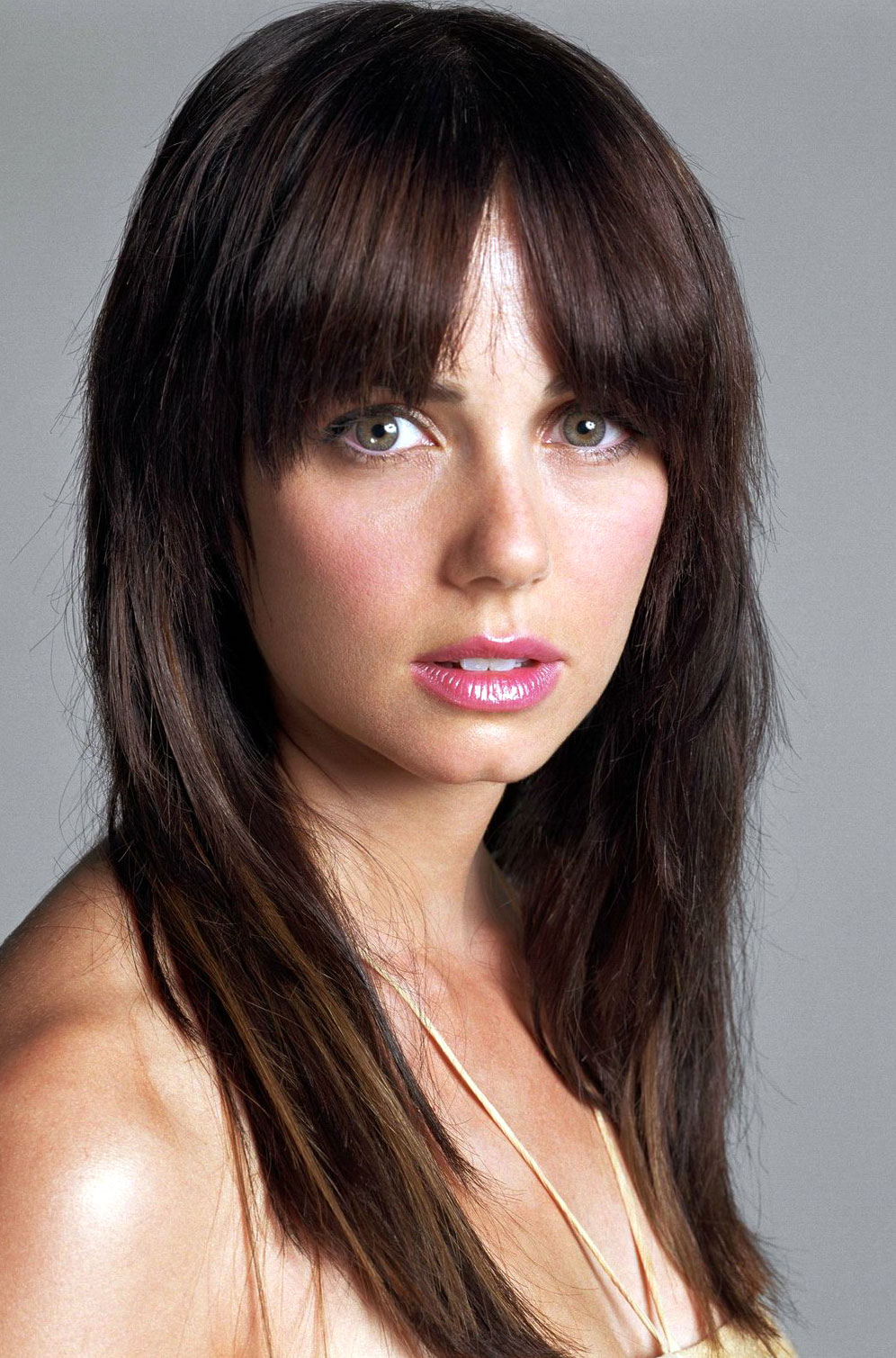 Mia Kirshner 02